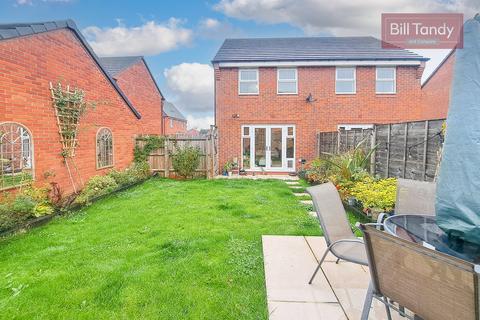 2 bedroom semi-detached house for sale, Wakelin Way, Lichfield, WS13