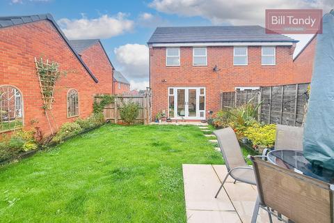 28 Wakelin Way, Lichfield, WS13 6UG