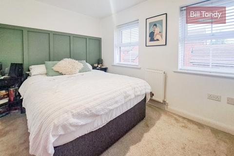 28 Wakelin Way, Lichfield, WS13 6UG