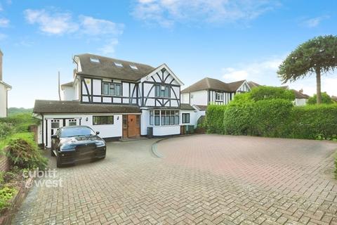 5 bedroom detached house to rent, Pine Walk Carshalton SM5