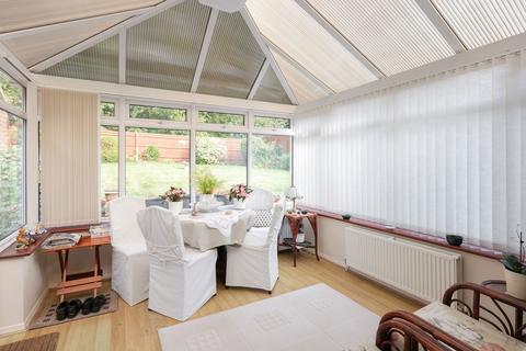 2 bedroom detached bungalow for sale, Careys Crofts, Berkhamsted, HP4 1SB