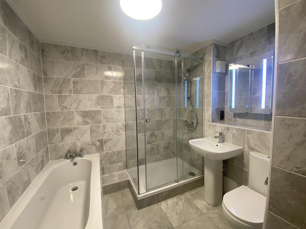 Edwin House, Manor Road, Tynemouth 2 bed apartment to rent £1,100 pcm (£254 pw)