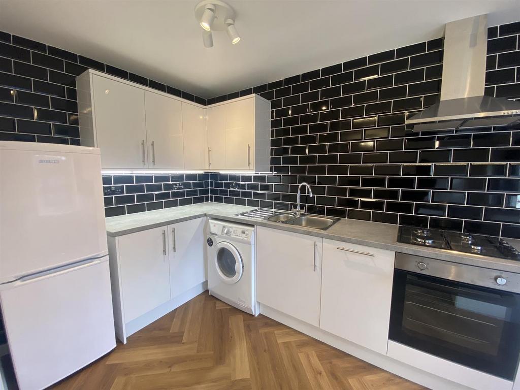 Edwin House, Manor Road, Tynemouth 2 bed apartment to rent £1,100 pcm (£254 pw)
