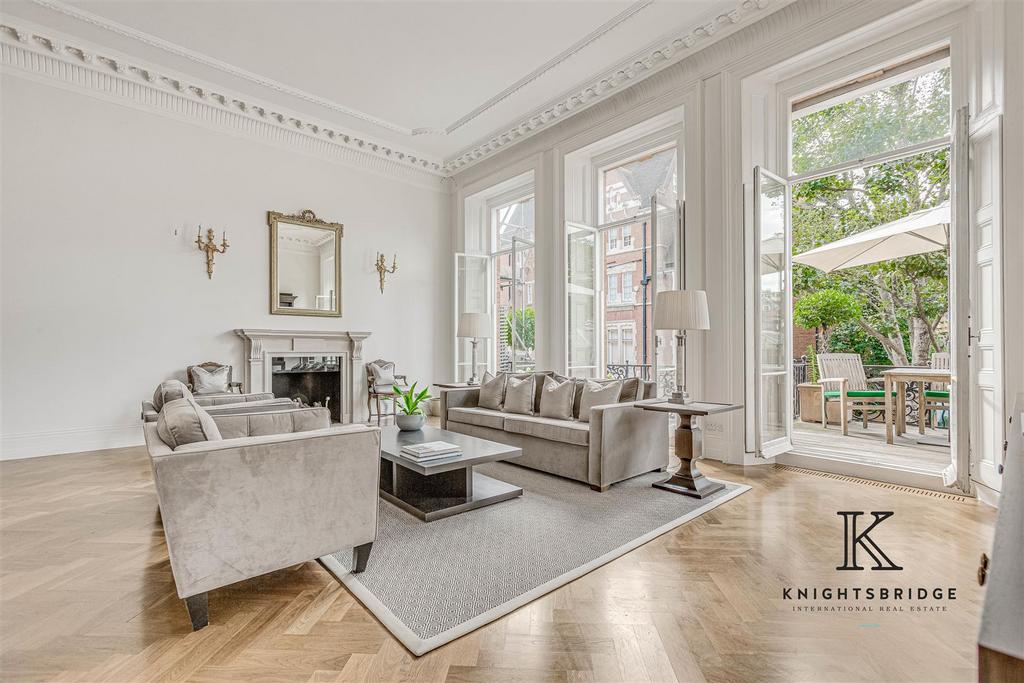 Cadogan Square, London SW1X 3 bed apartment - £5,995,000