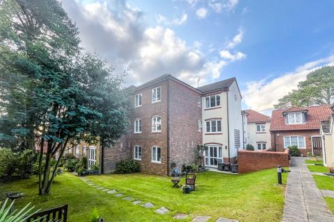 2 bedroom apartment for sale, Marlow Drive, Christchurch, Dorset, BH23