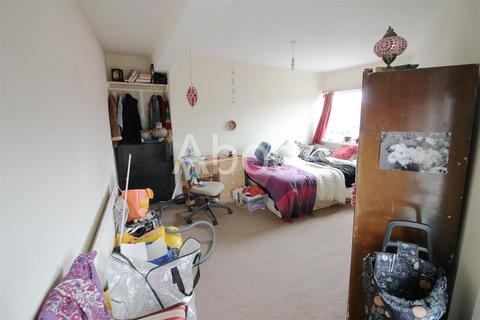 2 bedroom flat to rent, Brudenell Grove, Hyde Park, Leeds