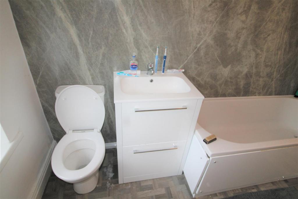 Bathroom 1.JPG