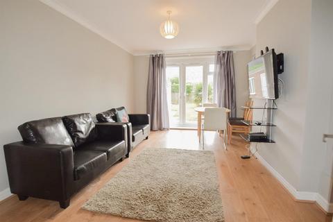 5 bedroom house to rent, Third Avenue