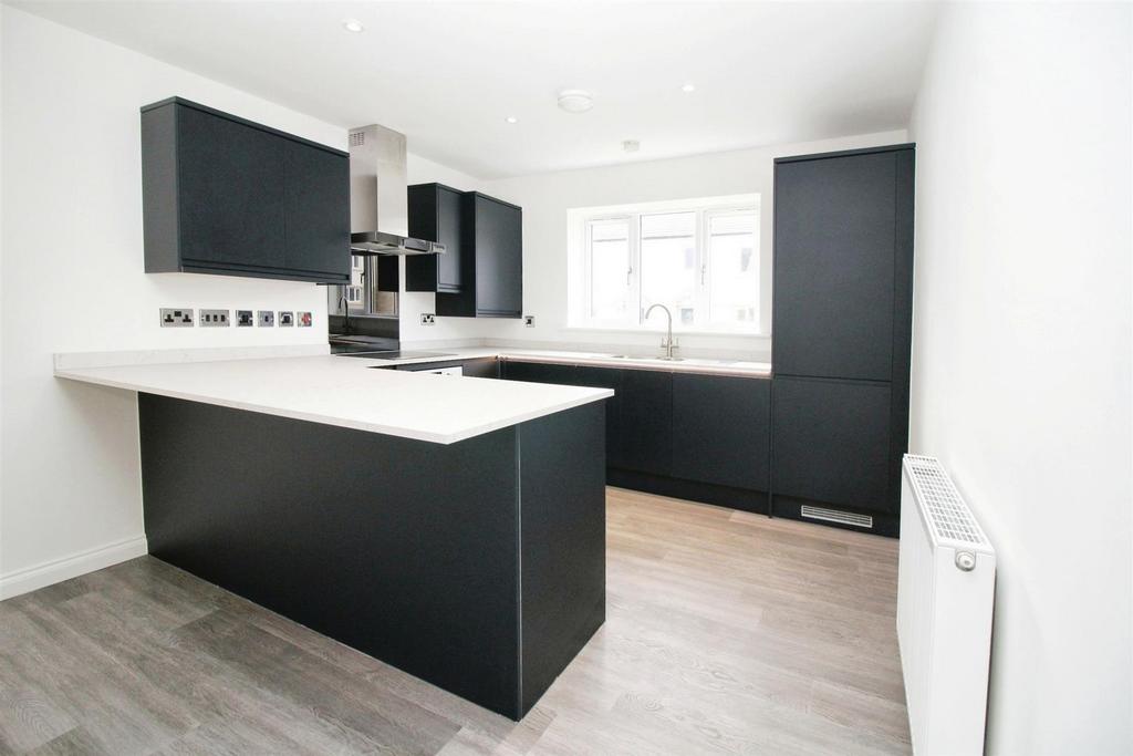 Victoria Road, Bradford BD2 4 bed detached house for sale £325,000