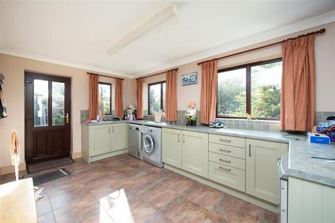 3 Pound Farm Close, Hilperton Marsh, Trowbridge, BA14 7PZ