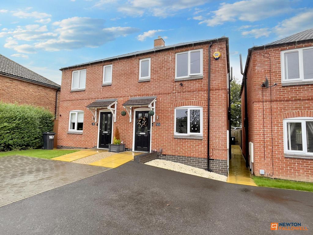Hall Lane, Whitwick, LE67 3 bed semidetached house for sale £255,000