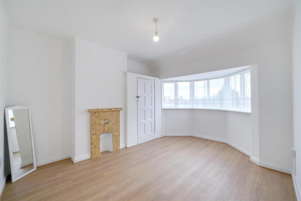 St. Michaels Avenue, Wembley 3 bed semidetached house to rent £2,250