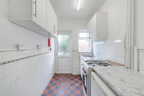 3 bedroom semi-detached house to rent, St. Michaels Avenue, Wembley