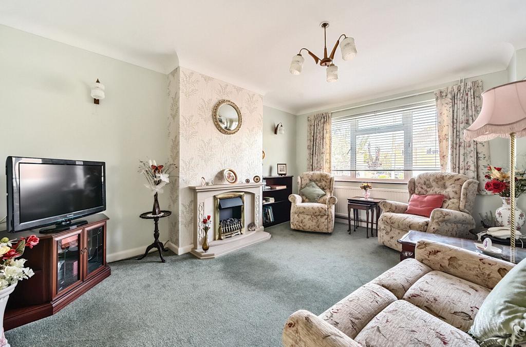 Outerwyke Road, Felpham, PO22 3 bed semidetached house for sale £375,000