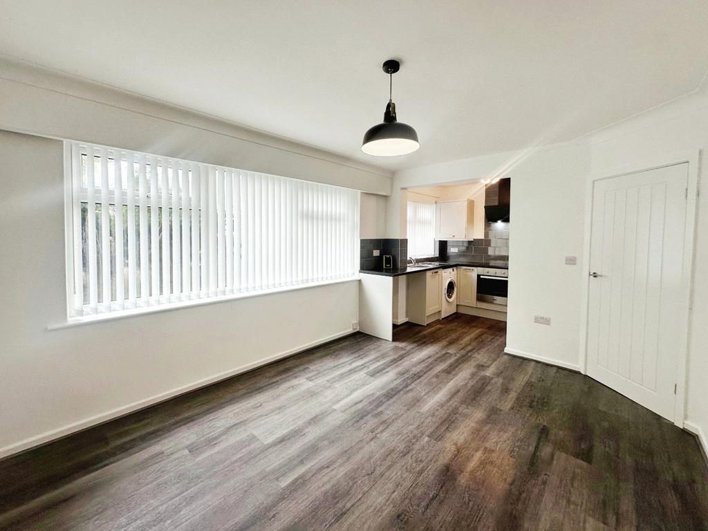 Lavenham Close, Greater Manchester BL9 1 bed flat to rent £775 pcm (£