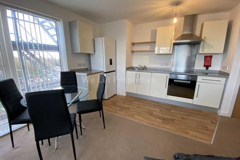 3 bedroom apartment to rent, Pilgrims Way, Salford M50