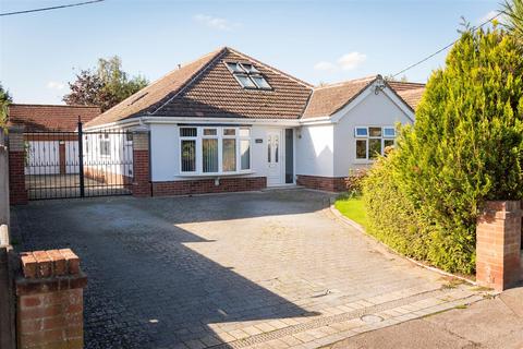 3 bedroom detached bungalow for sale, Janex, The Green, Hadleigh