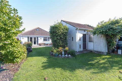 3 bedroom detached bungalow for sale, Janex, The Green, Hadleigh