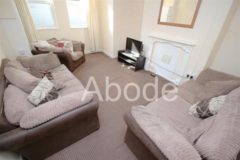 6 bedroom house to rent, Chestnut Avenue, Hyde Park, Leeds