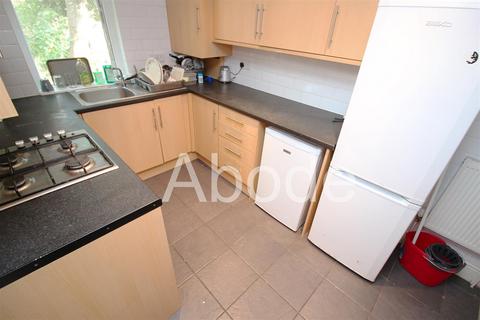 6 bedroom house to rent, Chestnut Avenue, Hyde Park, Leeds