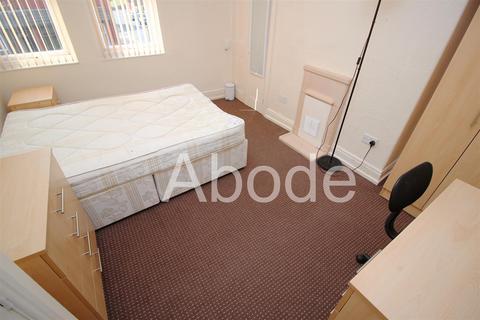 6 bedroom house to rent, Chestnut Avenue, Hyde Park, Leeds