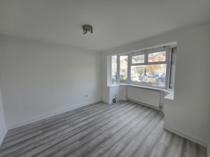 Lingfield Gardens, Edmonton, N9 3 bed terraced house to rent £2,300