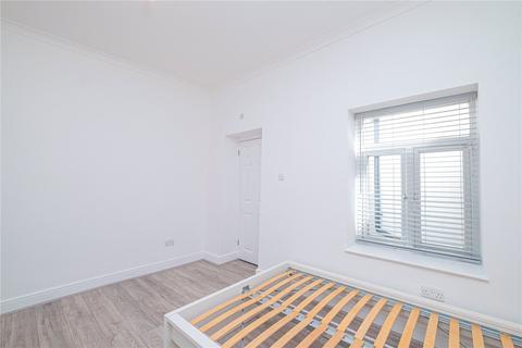 Studio to rent, Lancaster Road, Finsbury Park, London, N4