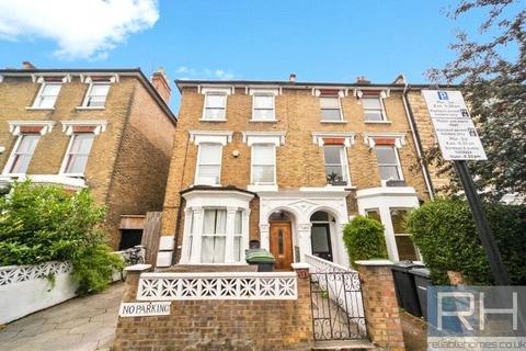 Studio to rent, Lancaster Road, Finsbury Park, London, N4