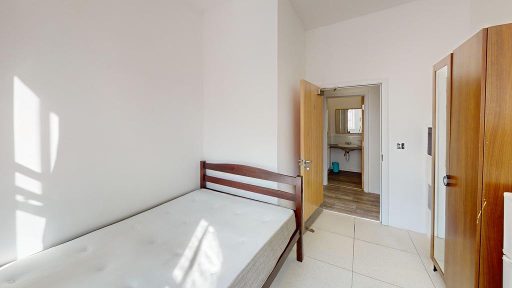 1-Barker-Gate-Flat-2-Bedroom 5