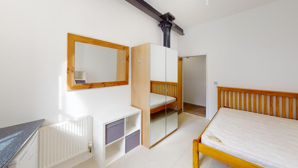1-Barker-Gate-Flat-2-Bedroom 1