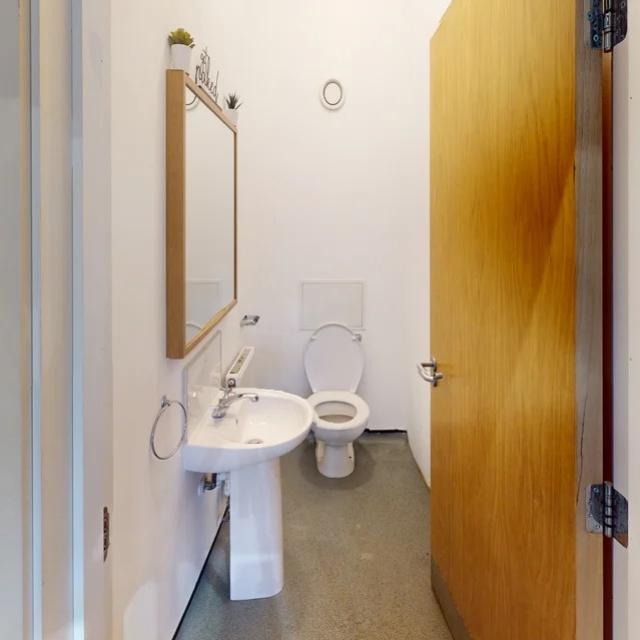 Bathroom1.jpg