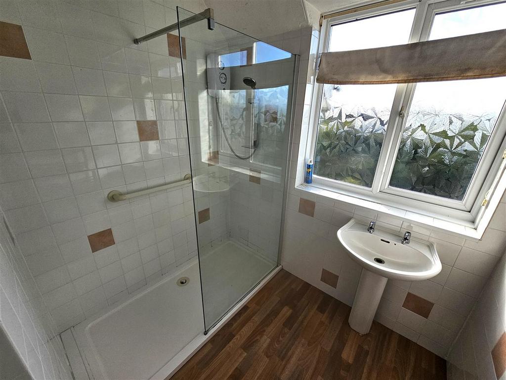 Shower Room.jpg