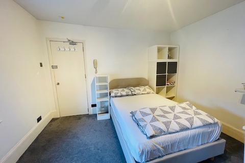 Studio to rent, Upper North Street, Brighton BN1