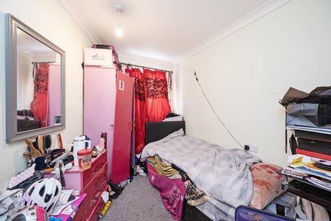 3 bedroom flat to rent, Felstead Street, Hackney Wick, London, E9