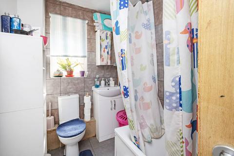 3 bedroom flat to rent, Felstead Street, Hackney Wick, London, E9