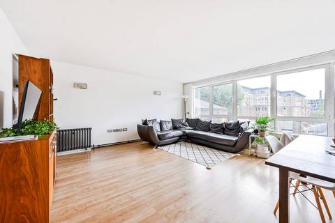 2 bedroom flat to rent, Hopton Road, Woolwich, London, SE18