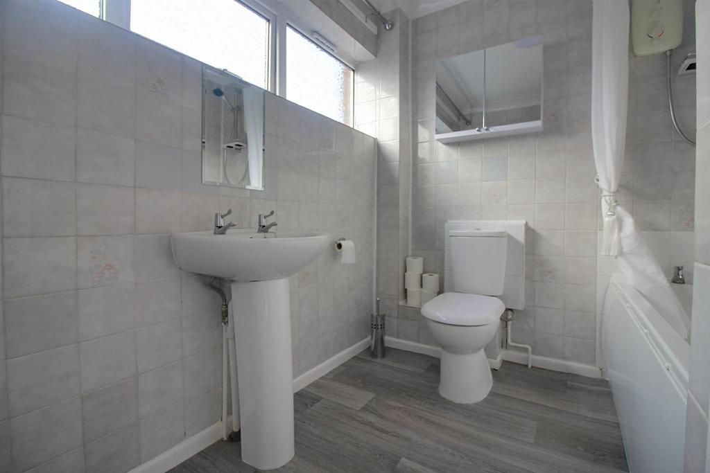 AD0325 Bathroom.jpg