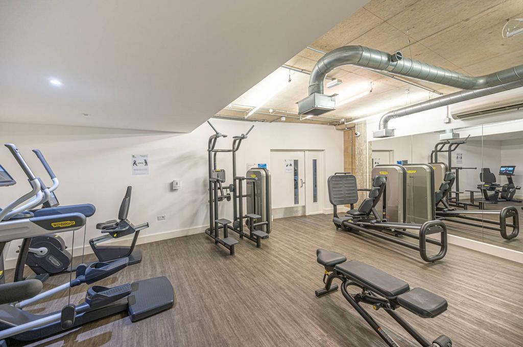 Moorhen Drive, Hendon, London, NW9 2 bed flat for sale £495,000