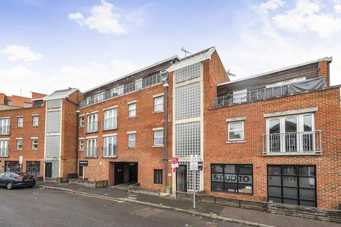 1 bedroom flat for sale, Southsea Road, Kingston Upon Thames