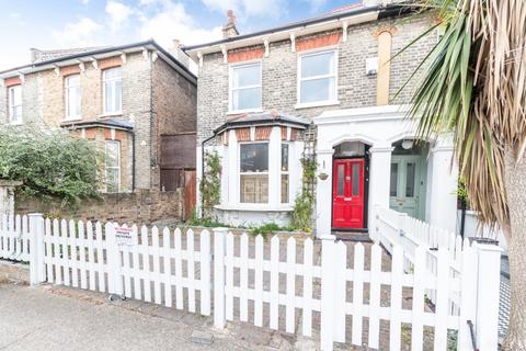 4 bedroom semi-detached house to rent, Ashbourne Grove London SE22