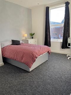 6 bedroom house to rent, Queens Road, Hyde Park, Leeds