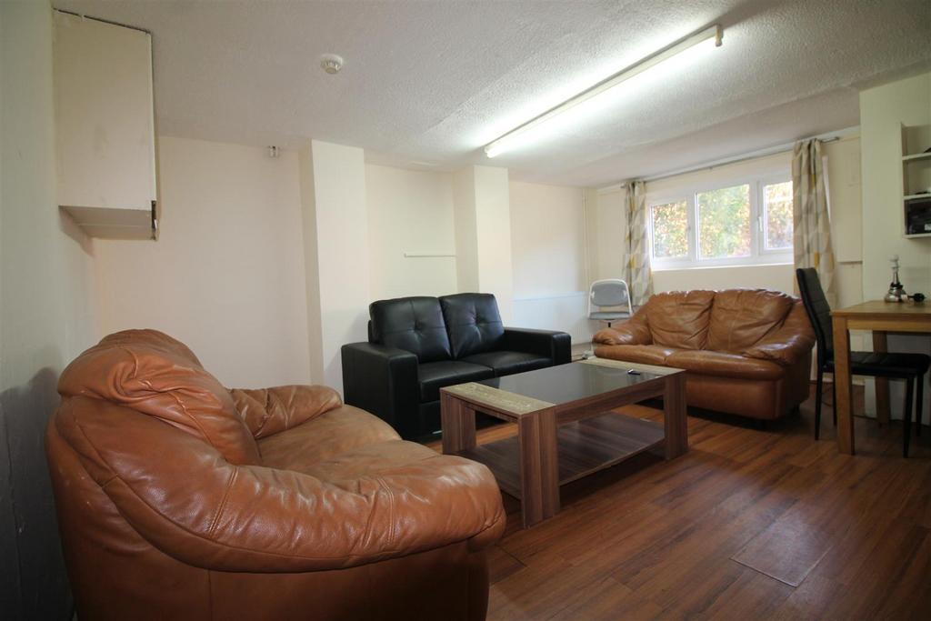 68 RPA- Living Room.JPG