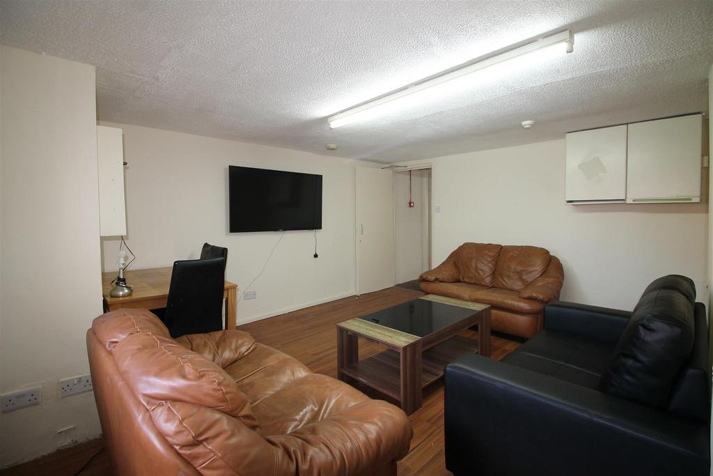 68 RPA- Living Room 2.JPG