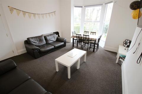 6 bedroom house to rent, Victoria Road, Hyde Park, Leeds