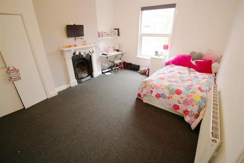 6 bedroom house to rent, Victoria Road, Hyde Park, Leeds