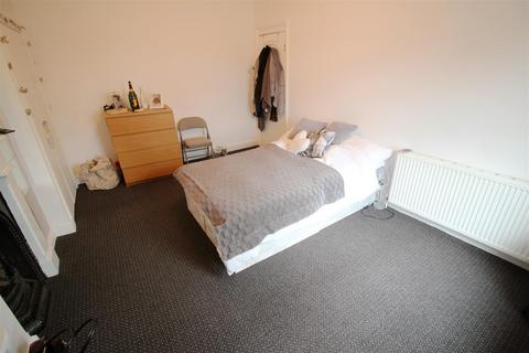 6 bedroom house to rent, Victoria Road, Hyde Park, Leeds