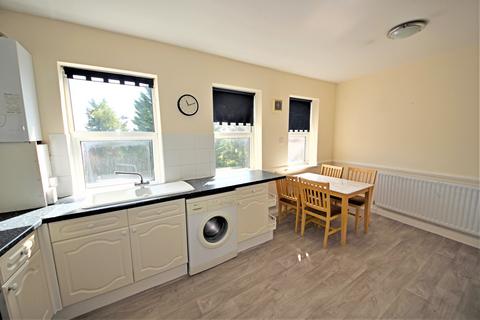 3 bedroom flat to rent, Wimborne Road, Winton Banks, Bournemouth