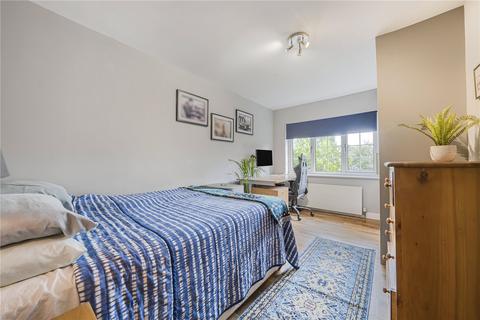 75b Broad Lane, Hampton, TW12 3AX