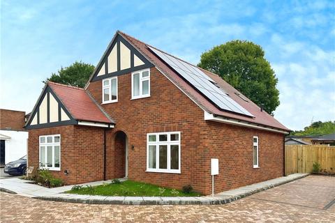 3 bedroom detached house for sale, High Street, Crowthorne, Berkshire