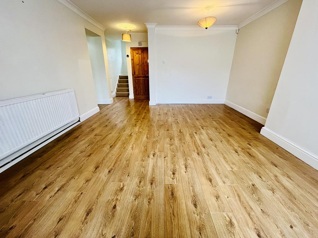 Elm Green, Billericay 3 bed terraced house to rent £1,500 pcm (£346 pw)